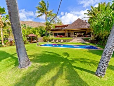 Diamond Head  Beachfront Luxury Vacation Rental Home